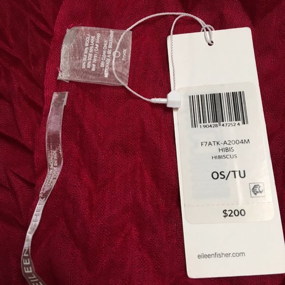 Vibrant red origami pleated stole, NWT - Picture 4 of 6